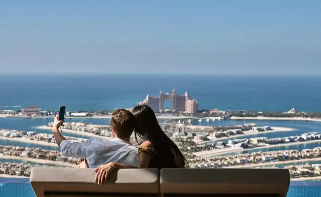 Aura Sky Pool in Dubai - Ausflug für Paare