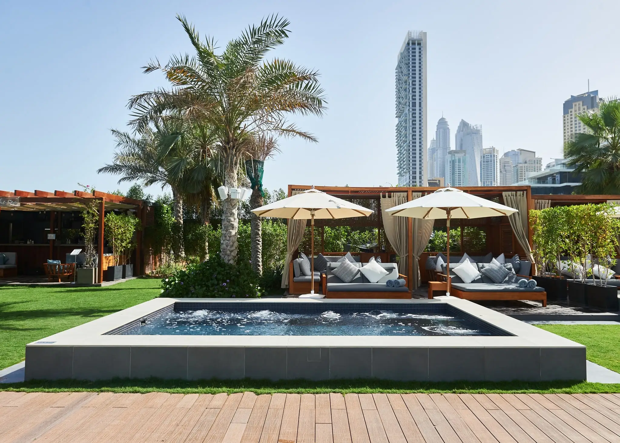 Die besten Strandclubs in Dubai - Azure Beach